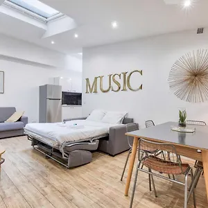 Appartement Cosy Apartment- 6p- Folies Bergeres, Paris
